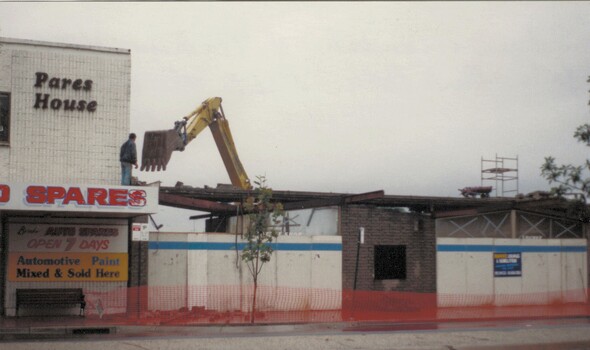 Demolition of the southern verandah of the Terminus Hotel