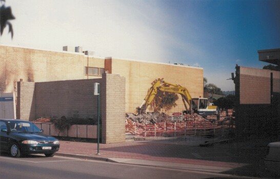 Demolition of the Terminus Hotel in 1999