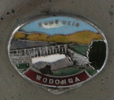 Central image of Hume Weir Wodonga made from coloured enamel.