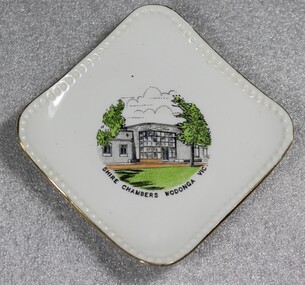 Small square plate with gold trim and central image of Wodonga Shire Chambers