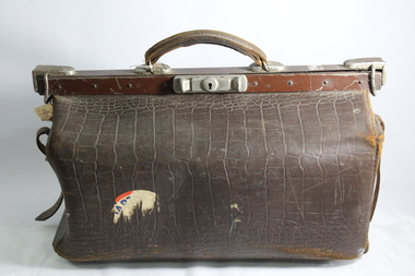 Side view of a Gladstone bag 
