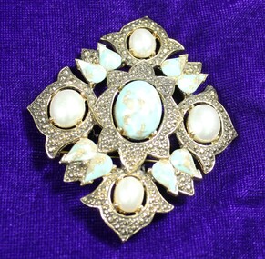 Front of Vintage Sarah Coventry large silver tone brooch with turquoise coloured and faux pearl stone 