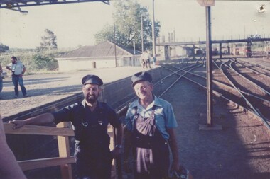Drivers Len Gregson and David Naldrett standing in the railyards at Albury.