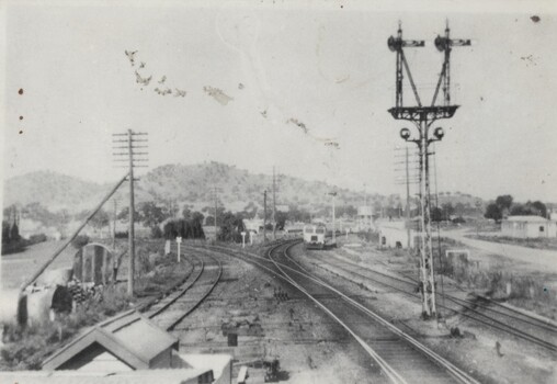 Walker Railmotor  approaching Wodonga Station