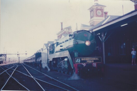 Bicentennial Train Locomotive 3801 arriving in Albury station. Station clock in the background,