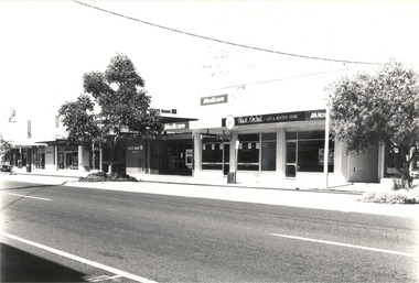  Wodonga, High Street West - Gas company, State Bank, Medicare and Black Orchid
