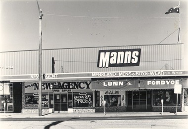 High Street East - Lunn & Fordyce and Barclays Newsagency. 