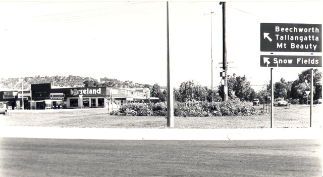 Beechworth Road Roundabout Wodonga, with Horseland on the left in the background,