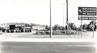 Beechworth Road Roundabout Wodonga, with Horseland on the left in the background,