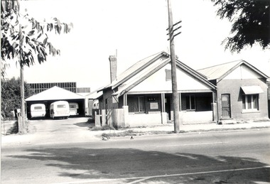  Mylon's bus depot and office on the right.
