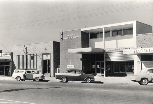 High Street East - ANZ Bank; Commonwealth Bank; Henshaw’s Shoes; National Bank