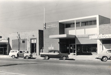 High Street East - ANZ Bank; Commonwealth Bank; Henshaw’s Shoes; National Bank