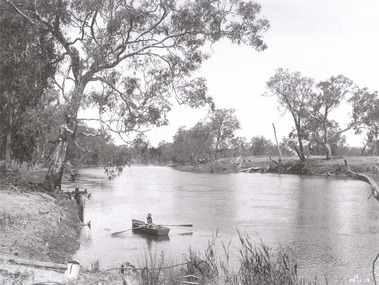 Man rowing boat on the River Murray at the site of the dam.