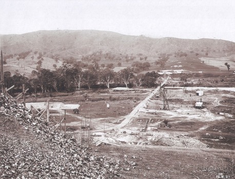  A bridge is being built to cross the Reservoir