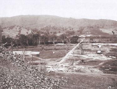  A bridge is being built to cross the Reservoir