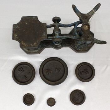 Table scales and 6 imperial weights in graduated sizes from 1 oz. to 2lbs