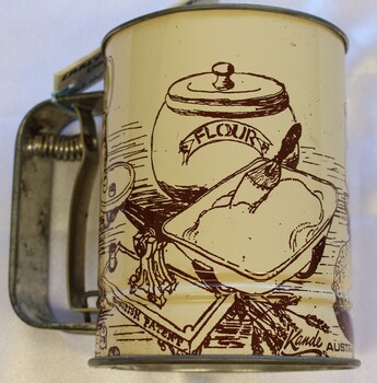 Flour Sifter made by KANDE Australia side view 3 including brand name