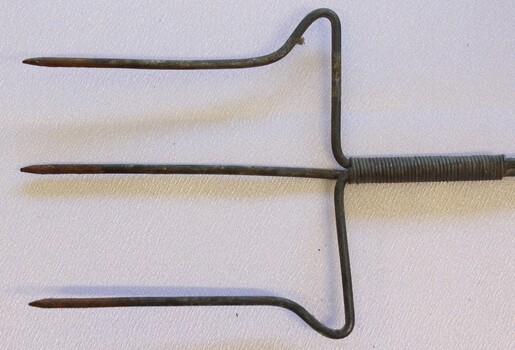 Head of toasting fork showing 3 prongs