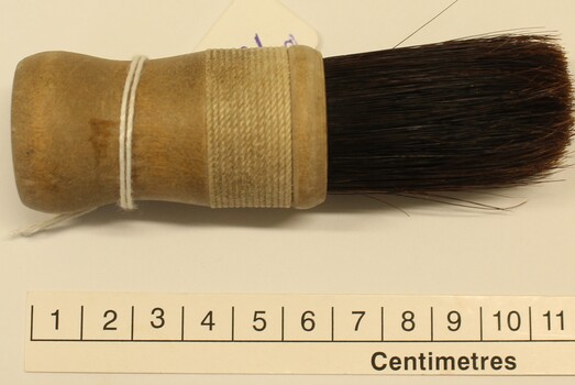 Small shaving brush with scale