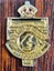 Larger Rats of Tobruk emblem in centre of plaque - black rat