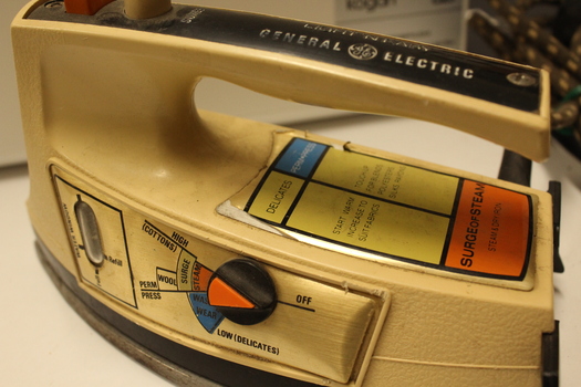 Light 'N Easy Electric Iron showing explanation of settings