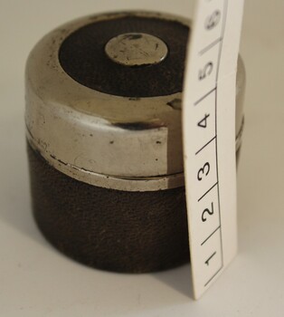 Inkwell with scale in centimetres
