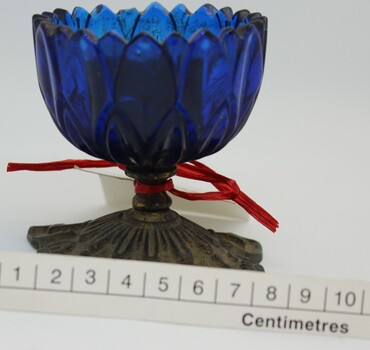 Glass ink pen wiper with scale in centimetres