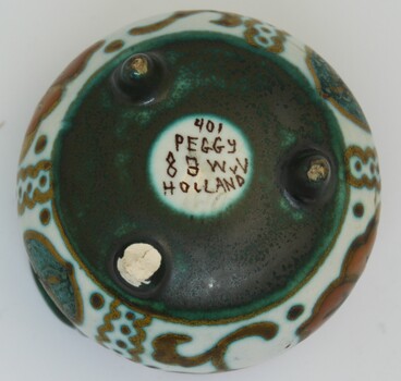 Maker's Mark on pottery bowl