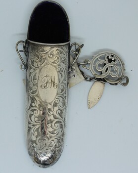 Silver scabbard glasses case with chain and clasp