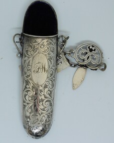 Silver scabbard glasses case with chain and clasp