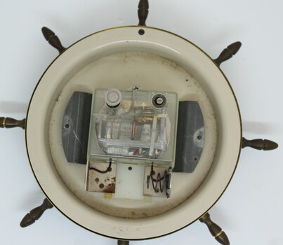 Clock reverse showing battery connection and instructions.