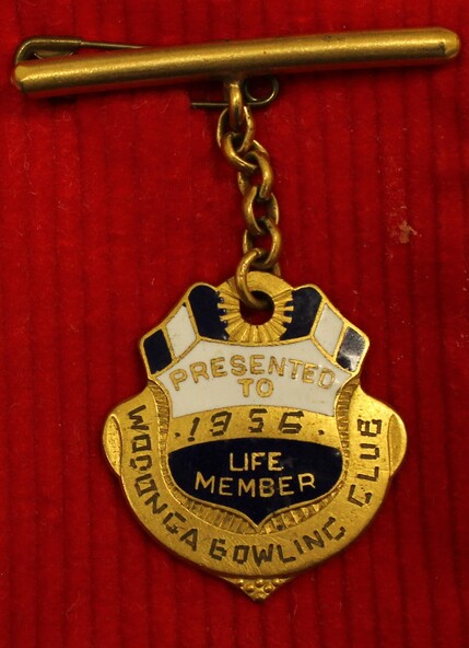 Award - Wodonga Bowling Club Life Member's Badge, 1955