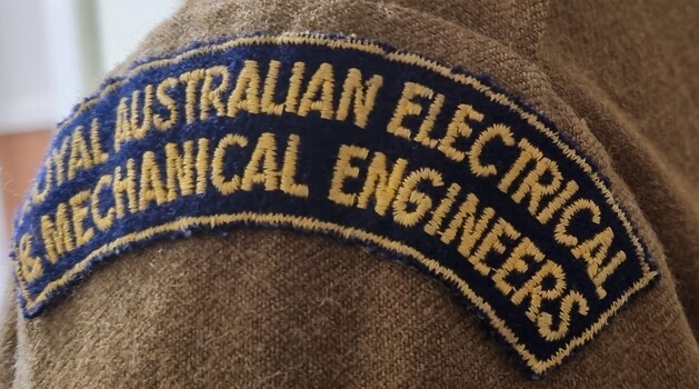Royal Australian Electrical and Mechanical Engineers Shoulder Patch