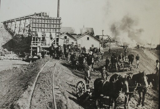 An image of construction of the Hume Weir showing workers with horses and carts.