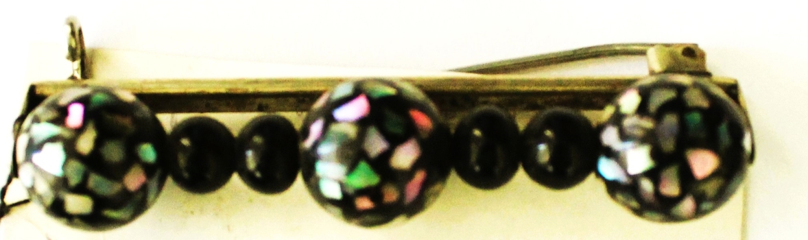 Matching brooch of 4 small and 3 large beads on gold bar