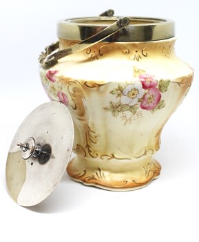 Biscuit barrel with lid removed and resting at front,