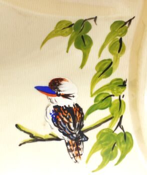 Design of a kookaburra sitting on a branch on both pieces of the set.