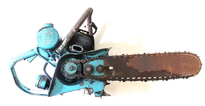 Lombard L-30 Chainsaw - side view showing chain and starting instructions