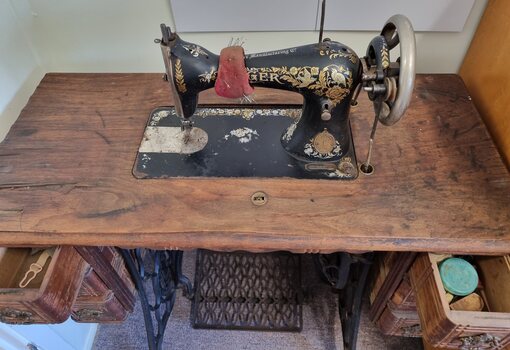 Front of machine showing top drawers open