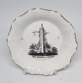  Souvenir Butter Dish featuring a black and white image of the War Memorial, Albury