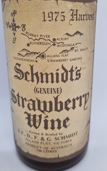 Schmidt's Strawberry Wine label in beige and brown text including a map of the district around Allans Flat
