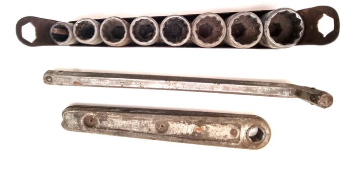 Individual components of the socket set,