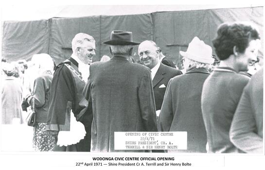 People at opening ceremony including Sir Henry Bolte
