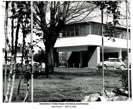 Courthouse in Elgin Street with car parked at front.