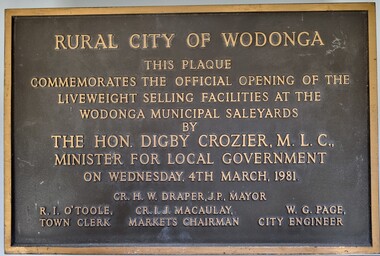 Plaque commemorating the opening of liveweight cattle sales in Wodonga