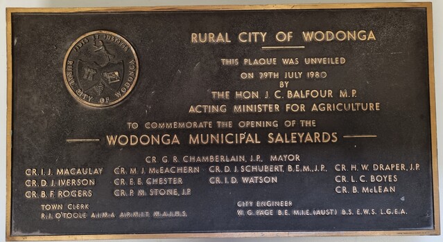 A bronze commemorative plaque for the opening of the Wodonga Municipal Saleyards