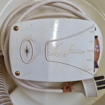 Central motor inside case showing different temperature settings.