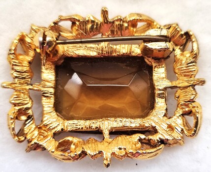 Back of brooch showing setting and clasp