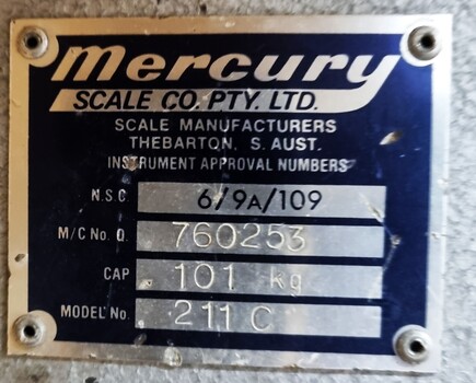 Maker's plate showing model number and weight capacity