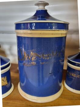 Large blue and white apothecary jar with gilt lettering